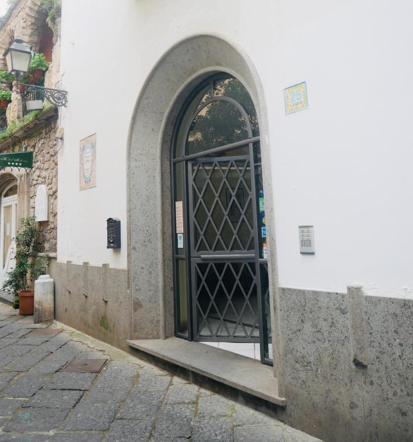 Antico Palazzo Scala Apartment Sorrento Exterior photo